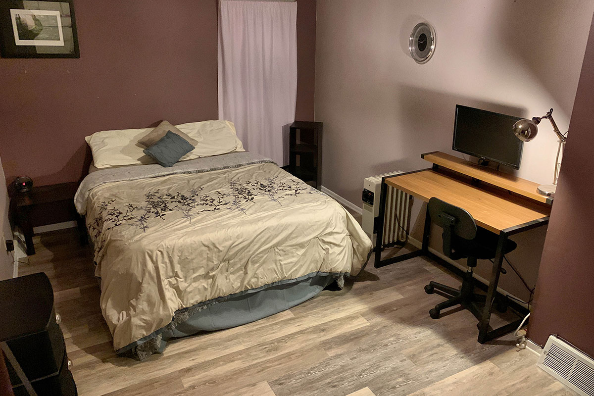 700 Jamesville Ave. - Purple Room